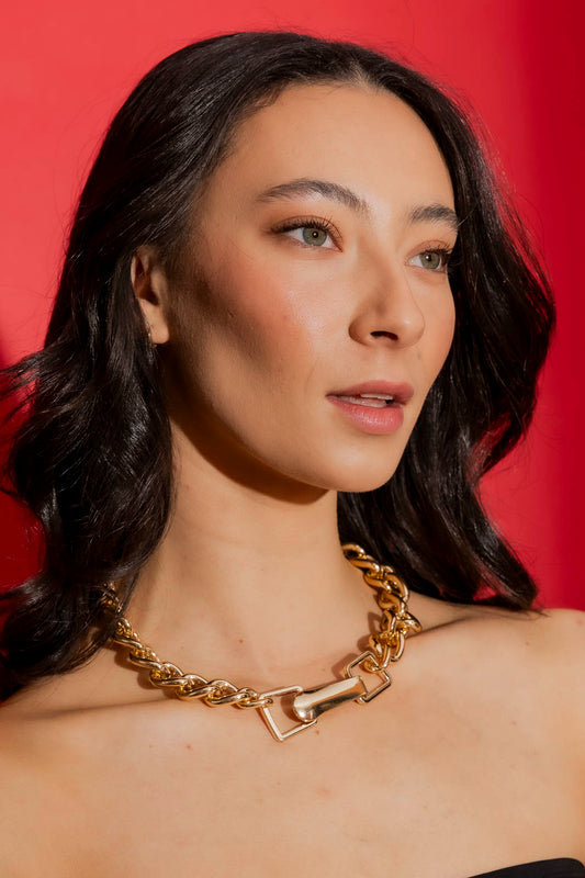 Gold Large Clasp Necklace Gold O/S